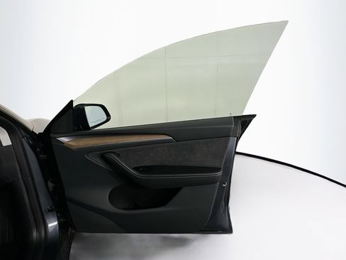 Used 2023 Tesla Model Y Long Range image 31