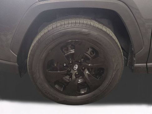 Used 2021 Toyota RAV4 LE FWD image 11