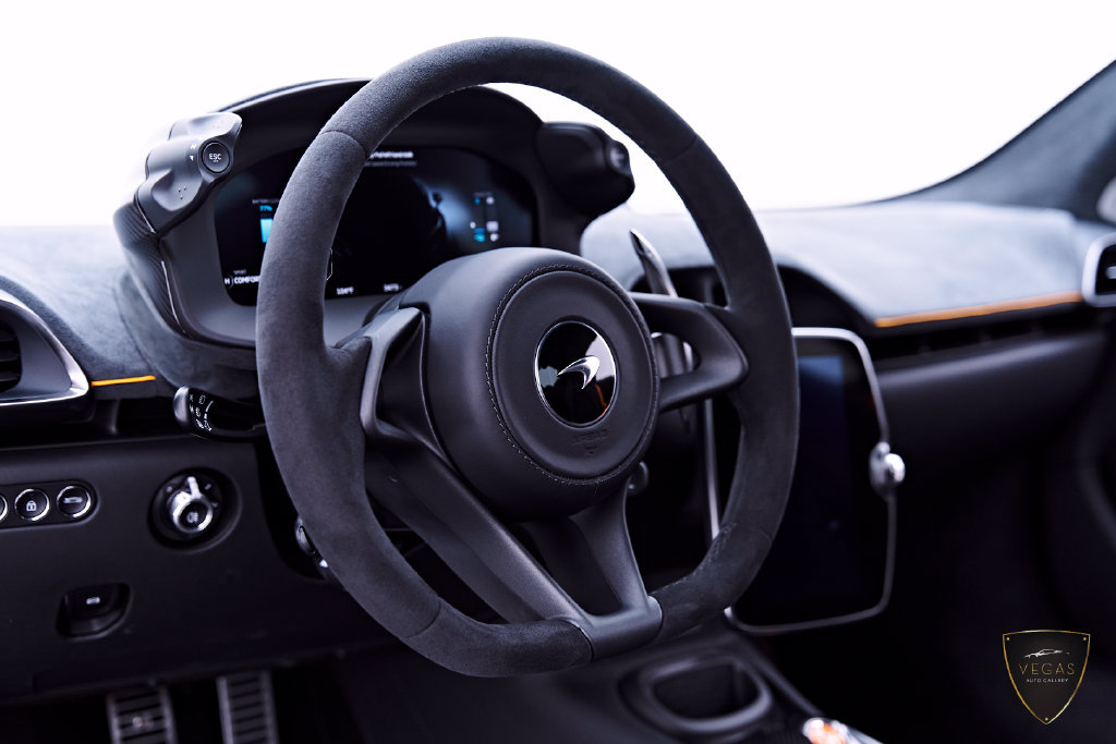 Used 2025 McLaren Artura RWD image 53