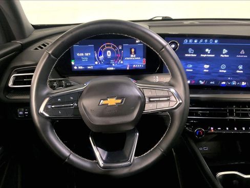 Used 2024 Chevrolet Traverse LT AWD/4WD image 6