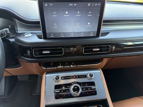 Used 2023 Lincoln Aviator Black Label AWD/4WD image 32