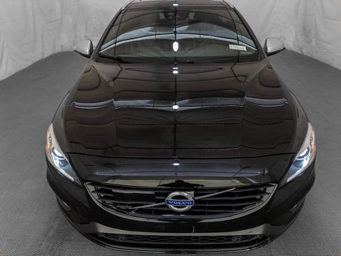Used 2016 Volvo V60 T6 R-Design Platinum w/ Climate Package image 2