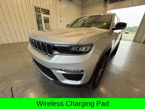 Used 2025 Jeep Grand Cherokee Limited w/ Luxury Tech Group II AWD/4WD image 13