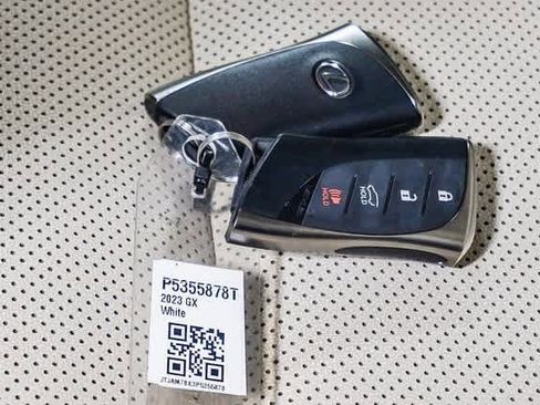 Used 2023 Lexus GX 460 Premium w/ Accessory Package image 42