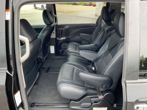 Used 2015 Toyota Sienna SE FWD image 28