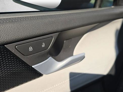 New 2026 Volkswagen Tiguan SE FWD image 10