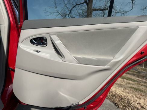 Used 2011 Toyota Camry LE image 26