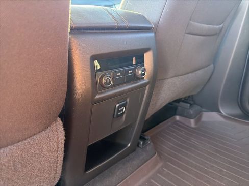 Used 2018 Chevrolet Traverse LT image 21