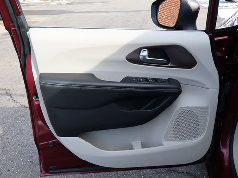 Used 2021 Chrysler Voyager LX w/ Cold Weather Group image 7