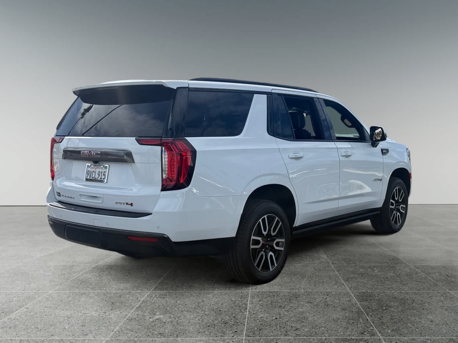 Used 2023 GMC Yukon AT4 w/ Technology Package AWD/4WD image 5
