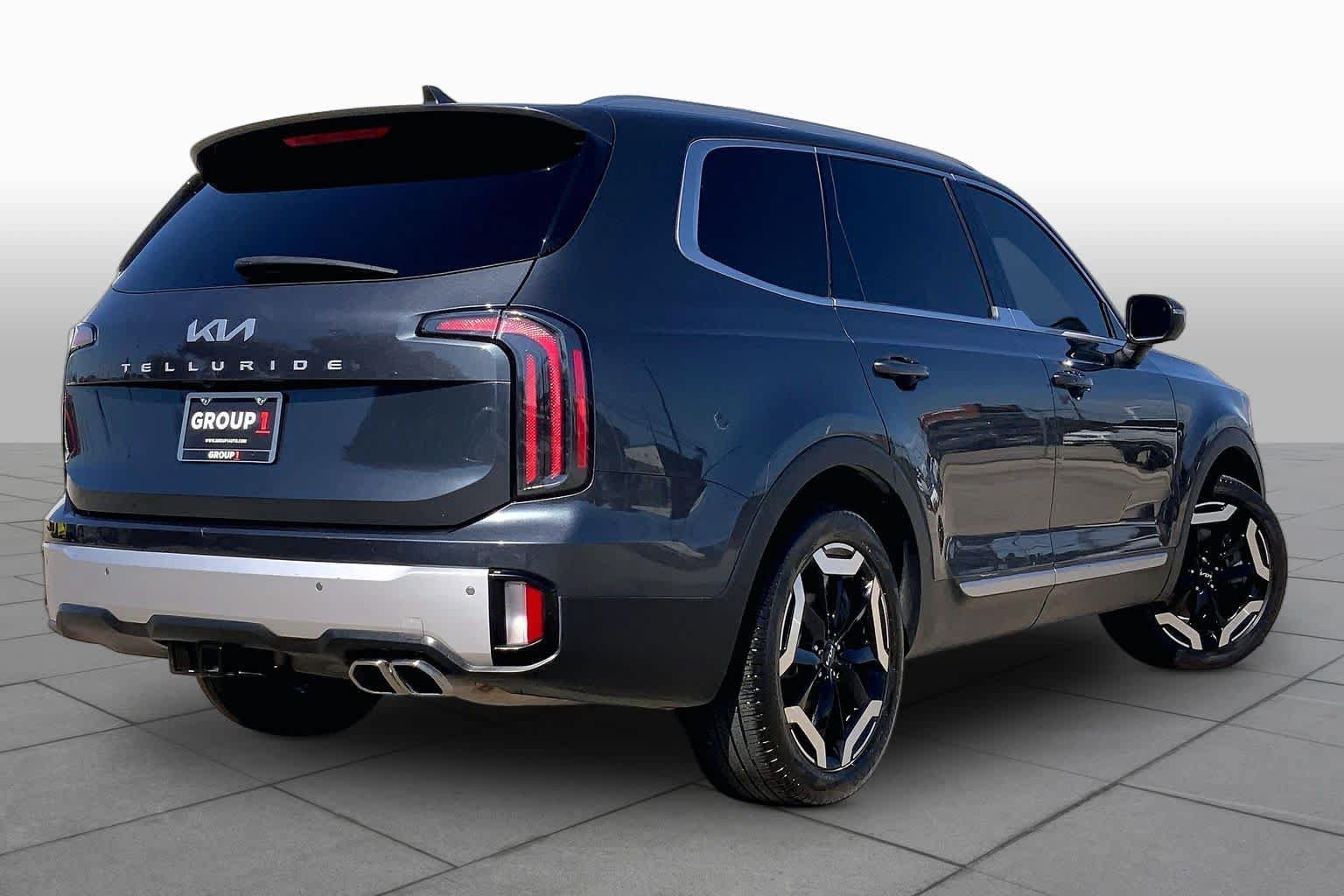 Used 2024 Kia Telluride EX w/ EX Captain's Chair Package FWD image 12