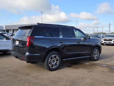 New 2026 Ford Expedition Active image 2