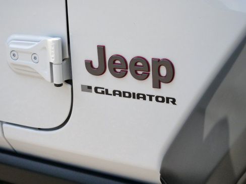 Used 2025 Jeep Gladiator Rubicon w/ Safety Group AWD/4WD image 45