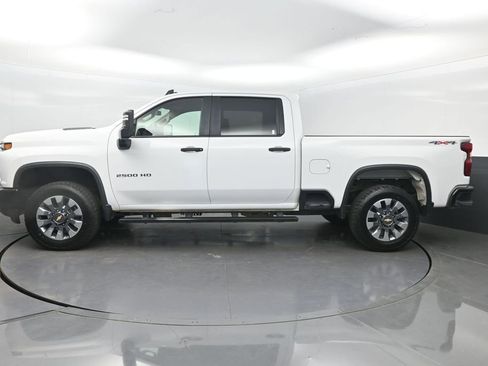 Used 2022 Chevrolet Silverado 2500 Custom w/ Custom Value Package AWD/4WD image 2