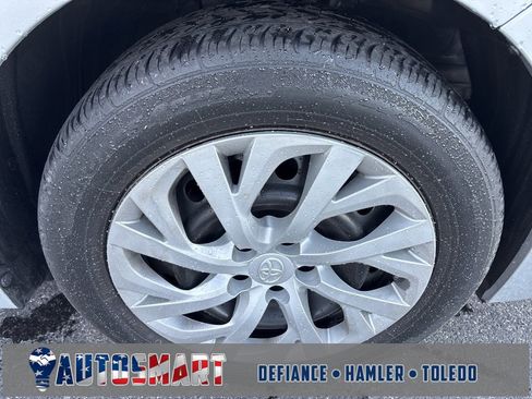 Used 2018 Toyota Corolla LE image 12
