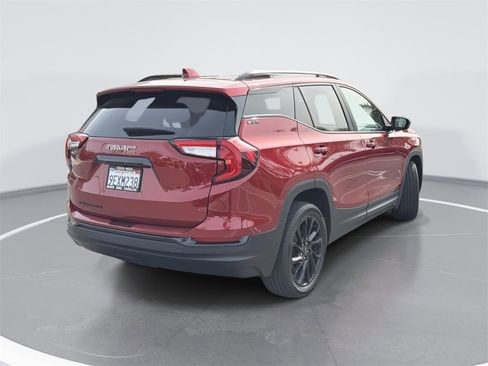 Used 2023 GMC Terrain SLE w/ Elevation Edition image 4