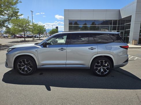 Used 2026 Lexus TX 500h AWD w/ Technology Package image 9