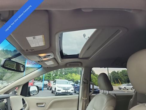 Used 2015 Toyota Sienna XLE FWD image 11