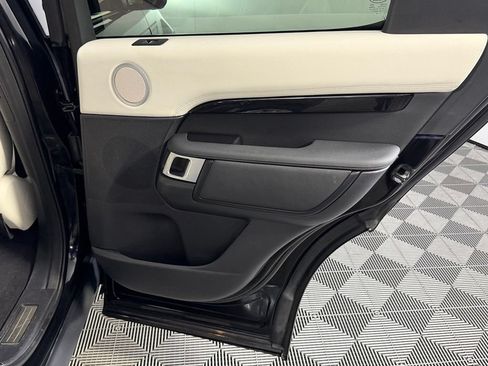Used 2025 Land Rover Discovery S AWD/4WD image 30