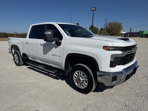 Used 2024 Chevrolet Silverado 2500 LT image 8
