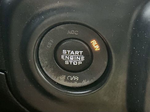 Used 2018 Jeep Wrangler Unlimited Sahara AWD/4WD image 26