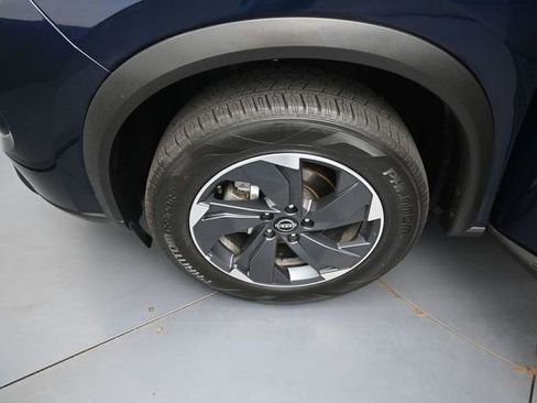 Used 2024 Nissan Rogue SV FWD image 32