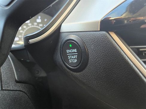 Used 2022 Ford Escape SE w/ SE Sport Appearance Package image 19