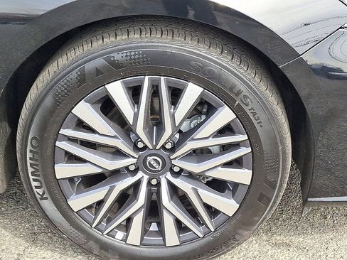 Used 2025 Nissan Altima 2.5 SV image 9