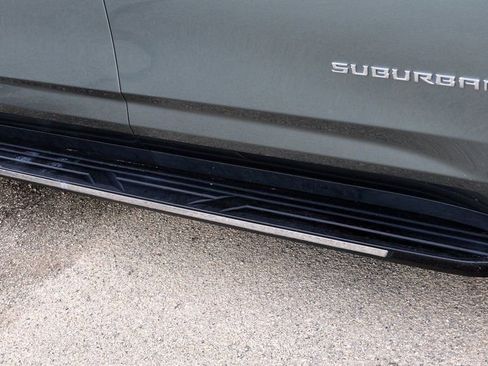 Used 2023 Chevrolet Suburban Premier image 8