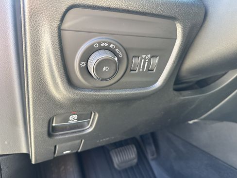 Used 2022 Jeep Grand Cherokee L Overland w/ Advanced Protech Group III AWD/4WD image 32