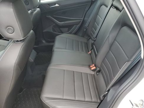 Certified 2024 Volkswagen Jetta SE w/ Panoramic Sunroof Package FWD image 13
