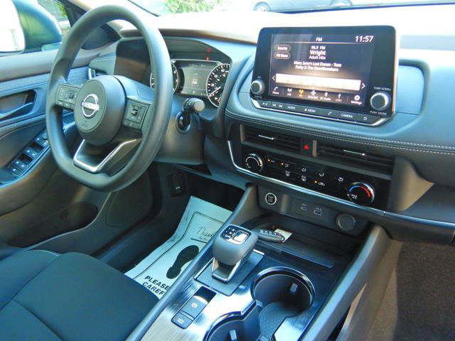 Used 2023 Nissan Rogue S AWD/4WD image 10