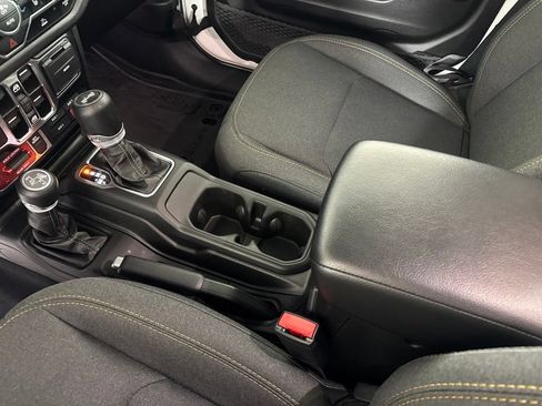 Certified 2024 Jeep Wrangler Unlimited AWD/4WD image 30