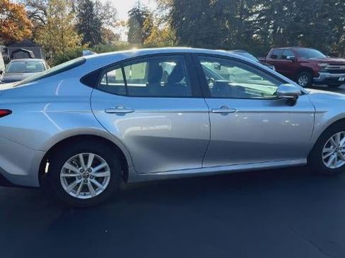 Used 2025 Toyota Camry LE image 9