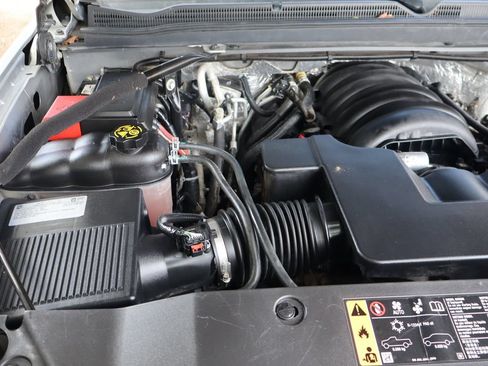 Used 2018 Chevrolet Suburban LT AWD/4WD image 37