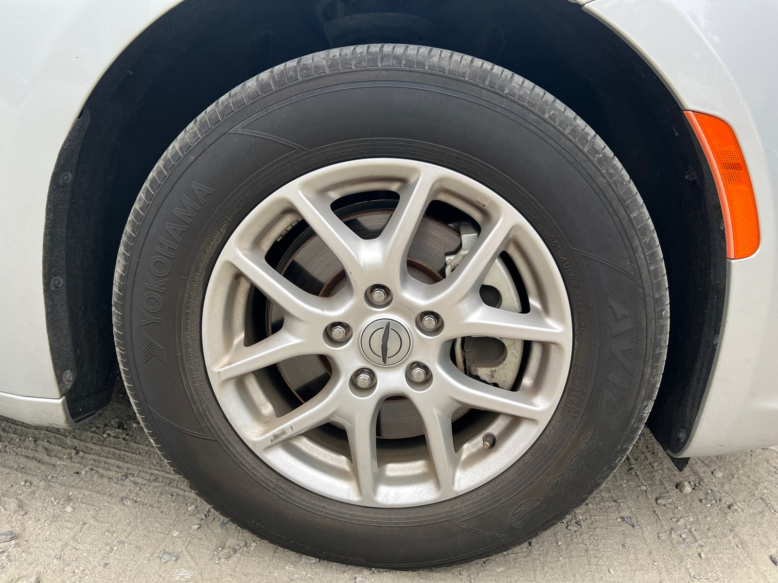 Used 2024 Chrysler Pacifica Touring-L FWD image 15
