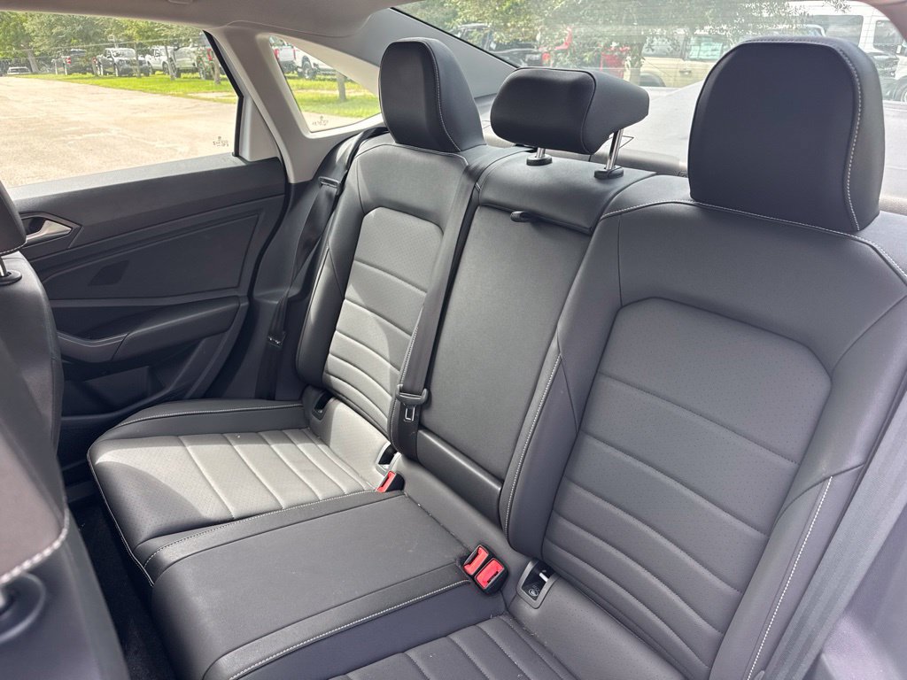 Certified 2024 Volkswagen Jetta SE w/ Panoramic Sunroof Package FWD image 11