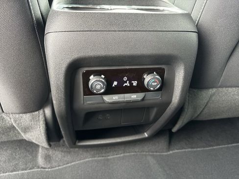 New 2026 Chevrolet Traverse LT image 23