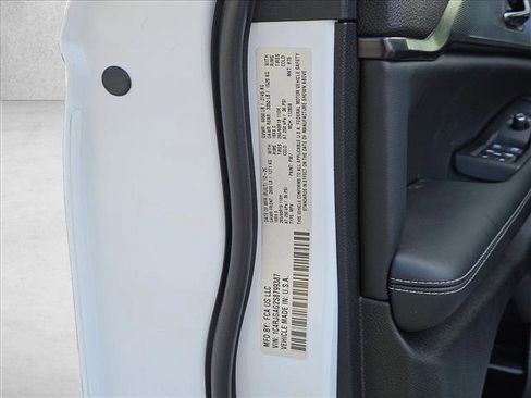 New 2025 Jeep Grand Cherokee Altitude image 17