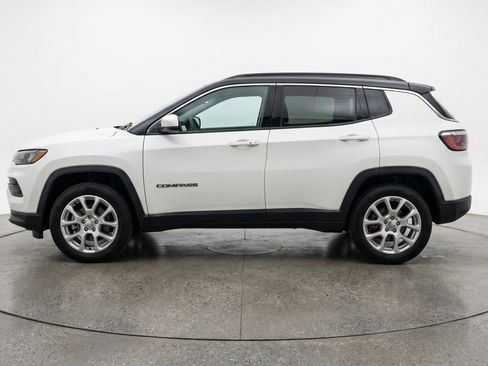 Used 2025 Jeep Compass Limited image 5