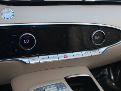 Used 2022 Genesis GV70 2.5T w/ Select Package image 17