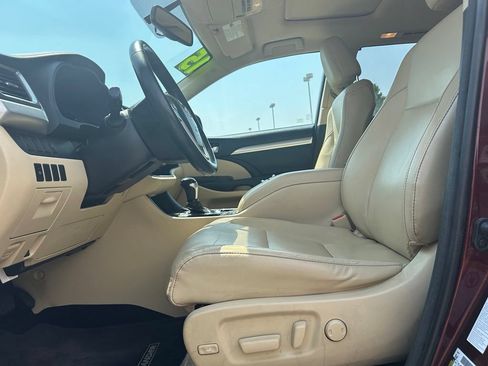 Used 2015 Toyota Highlander XLE AWD/4WD image 23