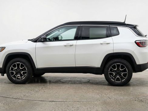 Used 2025 Jeep Compass Trailhawk AWD/4WD image 5