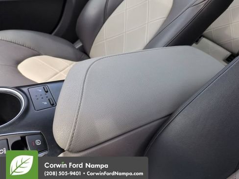Used 2018 Toyota Camry XLE FWD image 18