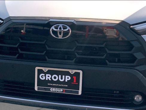 Used 2026 Toyota Corolla Cross XLE w/ Convenience Package FWD image 30