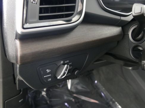 Used 2024 Audi Q5 e Premium w/ Convenience Package image 14