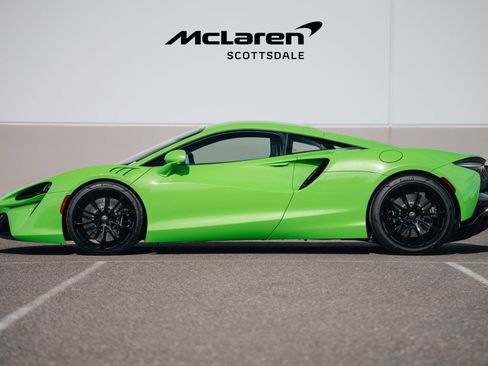Used 2025 McLaren Artura image 5