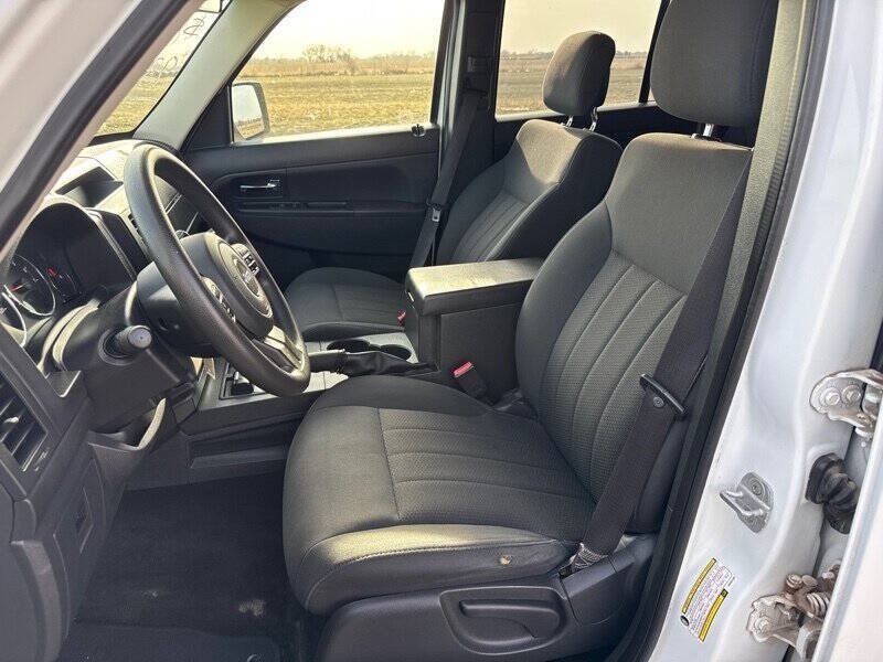 Used 2011 Jeep Liberty Sport AWD/4WD image 10
