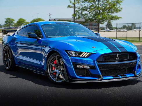 Used 2021 Ford Mustang Shelby GT500 w/ Carbon Fiber Track Pack RWD image 1