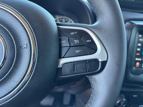 Used 2019 Jeep Renegade Latitude w/ Popular Equipment Group image 32